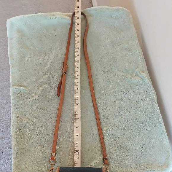 Dooney & Bourke "Big Duck" AWL Crossbody Bag (Vintage) - Picture 13 of 14